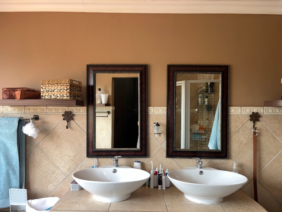 To Let 4 Bedroom Property for Rent in Melodie North West